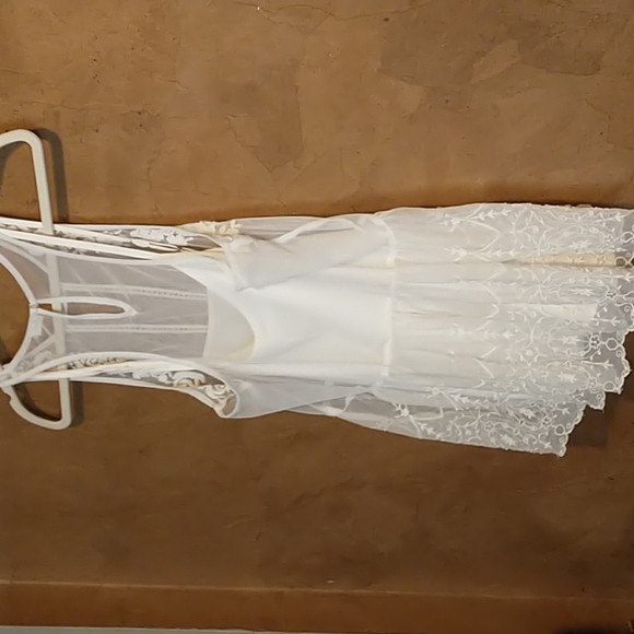 Hollister Sheer Top👚 - Picture 2 of 6